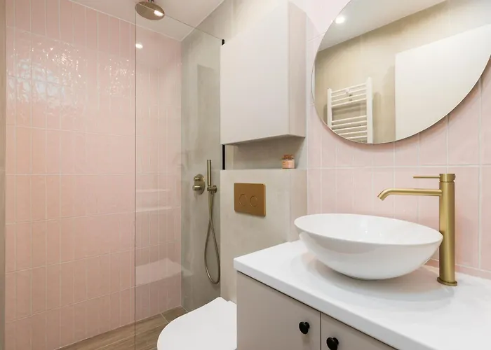 Lush Blush Luxury By Binobi! Apartment *