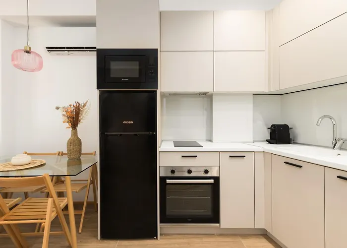 Lush Blush Luxury By Binobi! 塞萨洛尼基