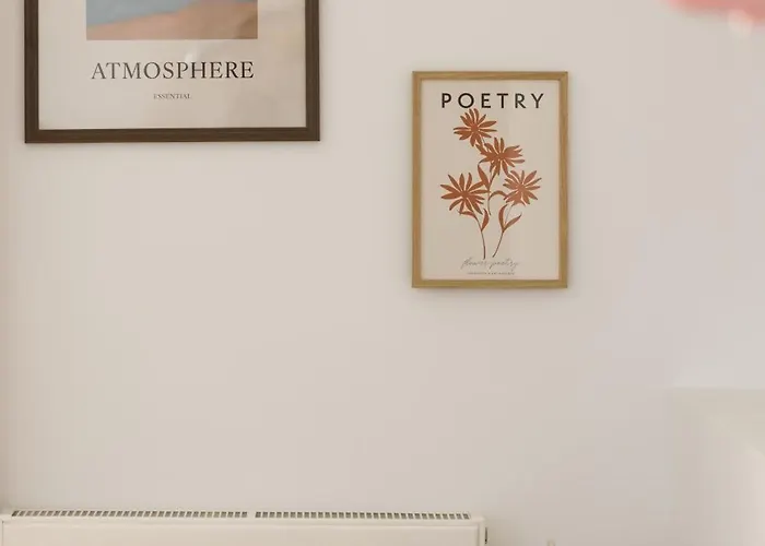 Lush Blush Luxury By Binobi! 塞萨洛尼基