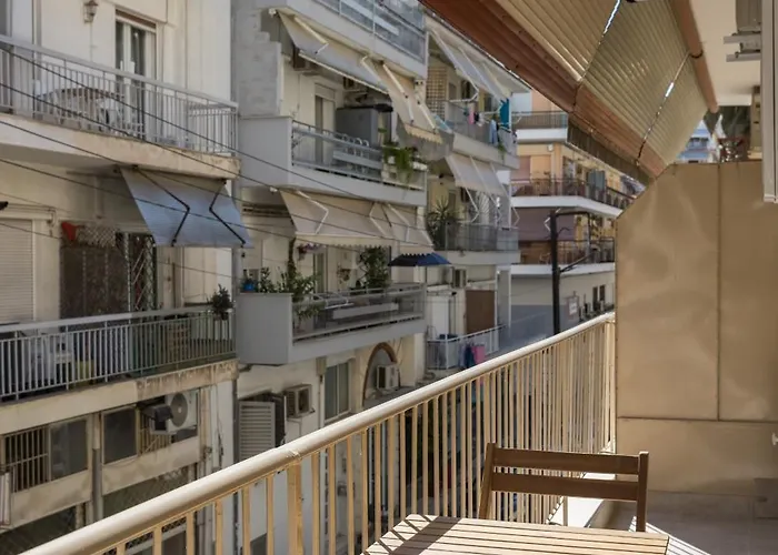 Lush Blush Luxury By Binobi! 塞萨洛尼基